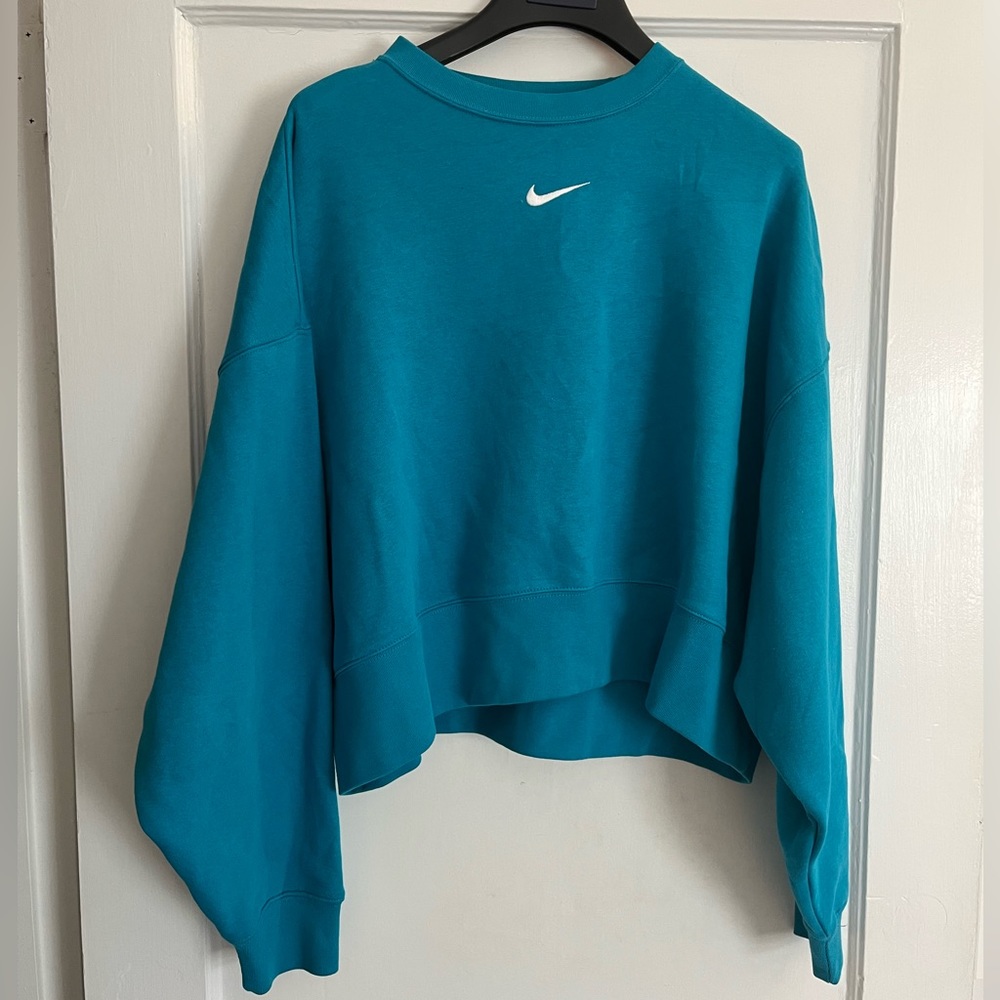 Nike womens cropped crewneck size Small